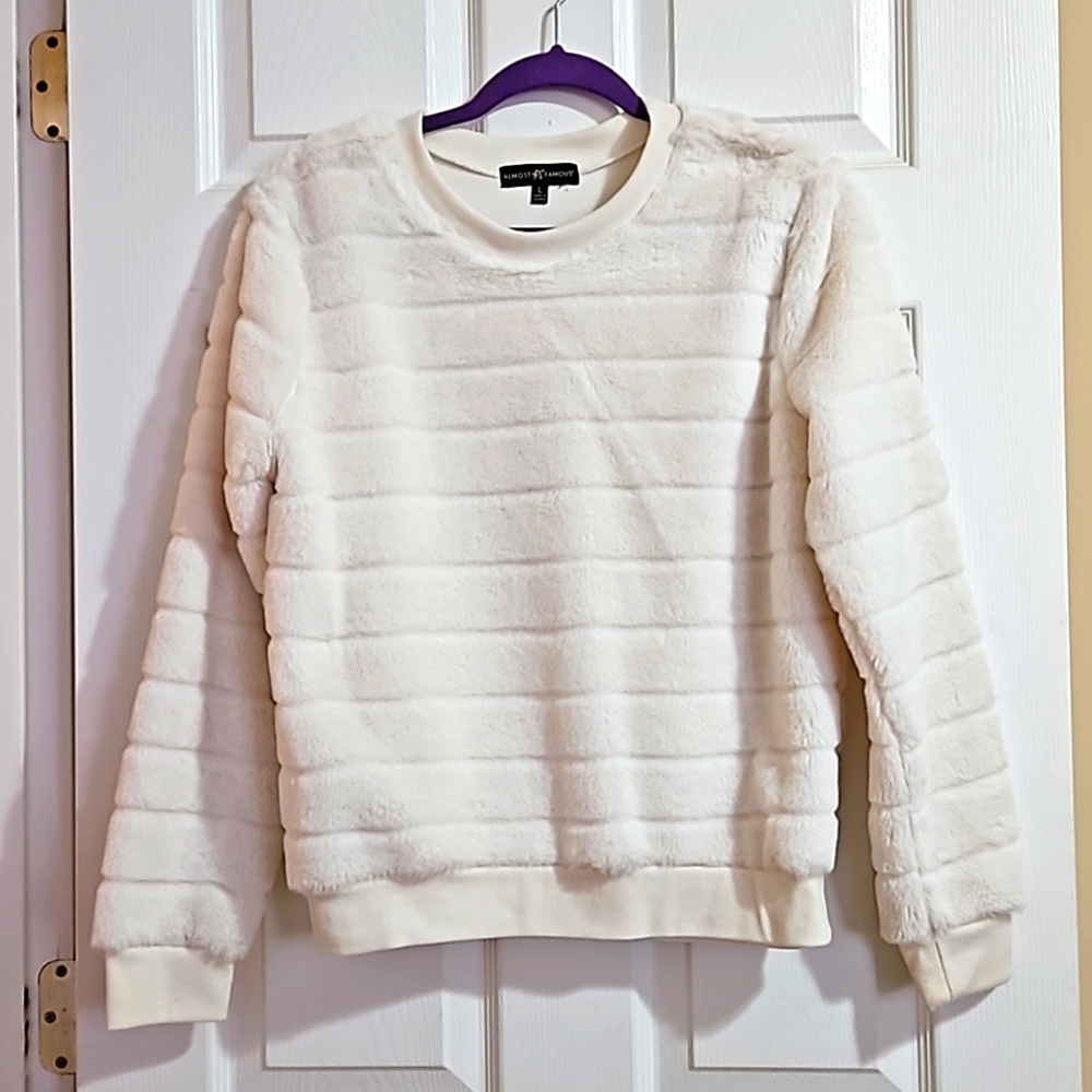 White sweater size L